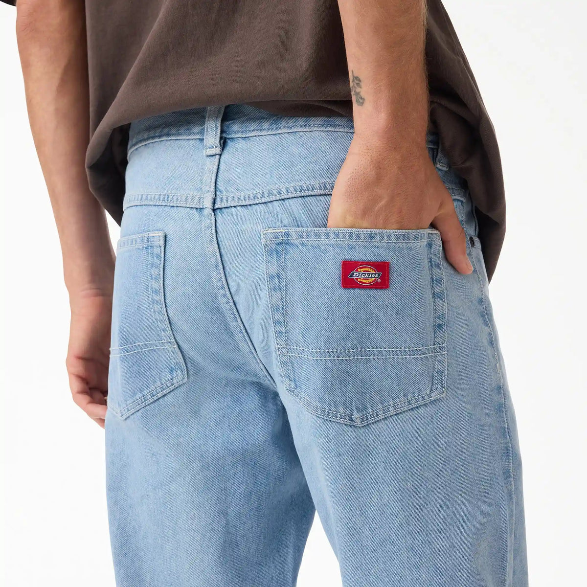 982 Slim Tapered Jeans
